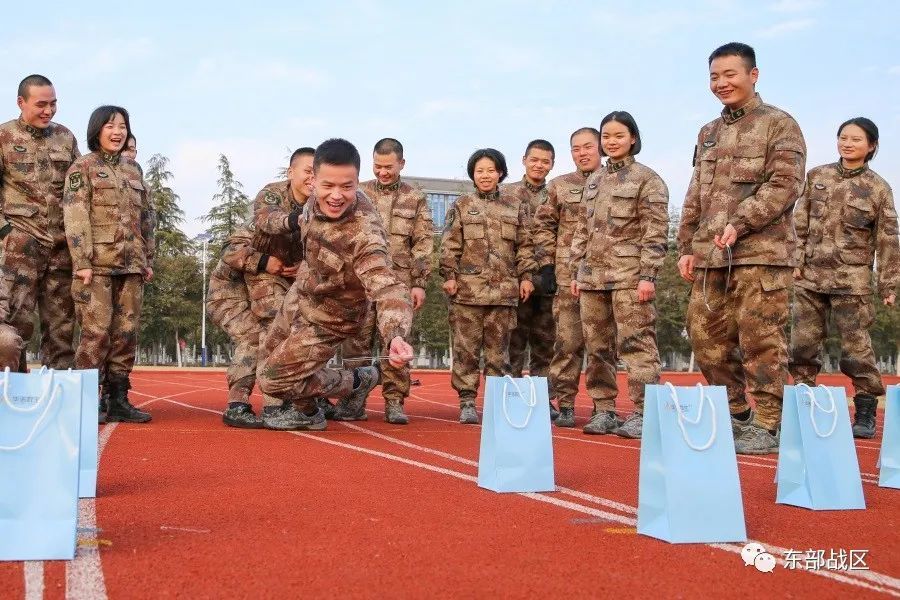 关于球员努力冲刺冠军，球队多方配合协力作战的信息